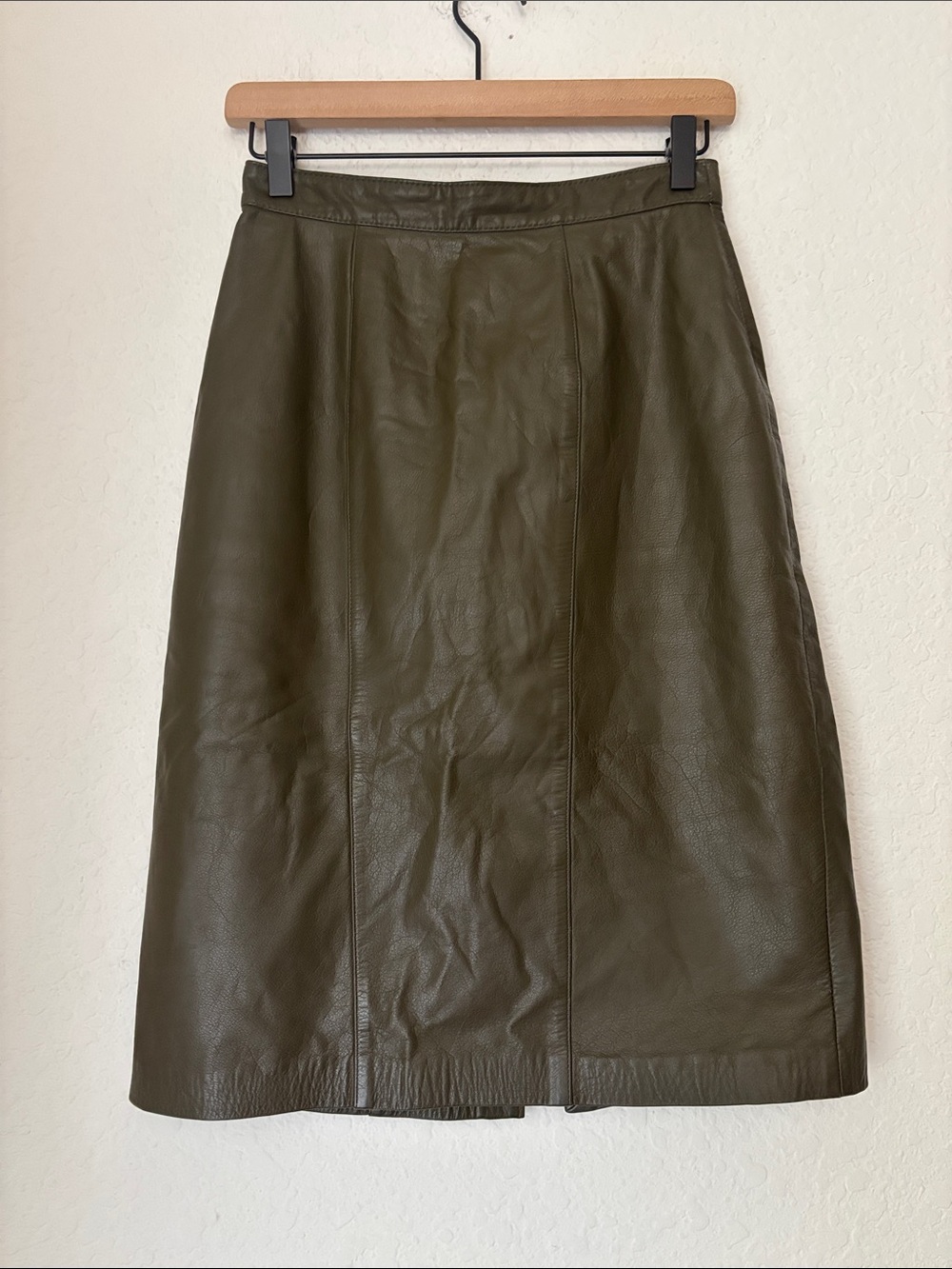 VINTAGE Lord & Taylor Olive Green Leather A-Line Skirt size 6( small)